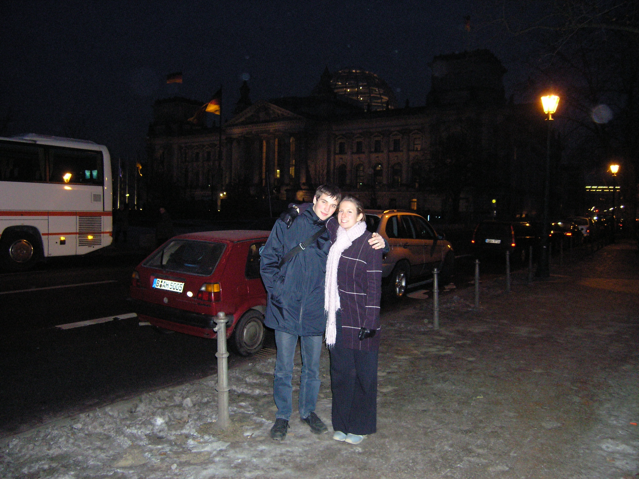 Hana und ich vor dem Reichstag...